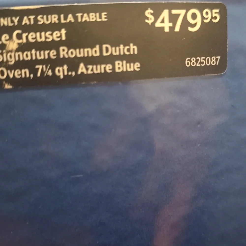 LE CREUSET Signature Round Dutch Oven, 7.25 qt. Retail Price $479.95 USD